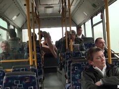 Линдси Олсен (Lindsey Olsen) трахается в автобусе с незнакомцем